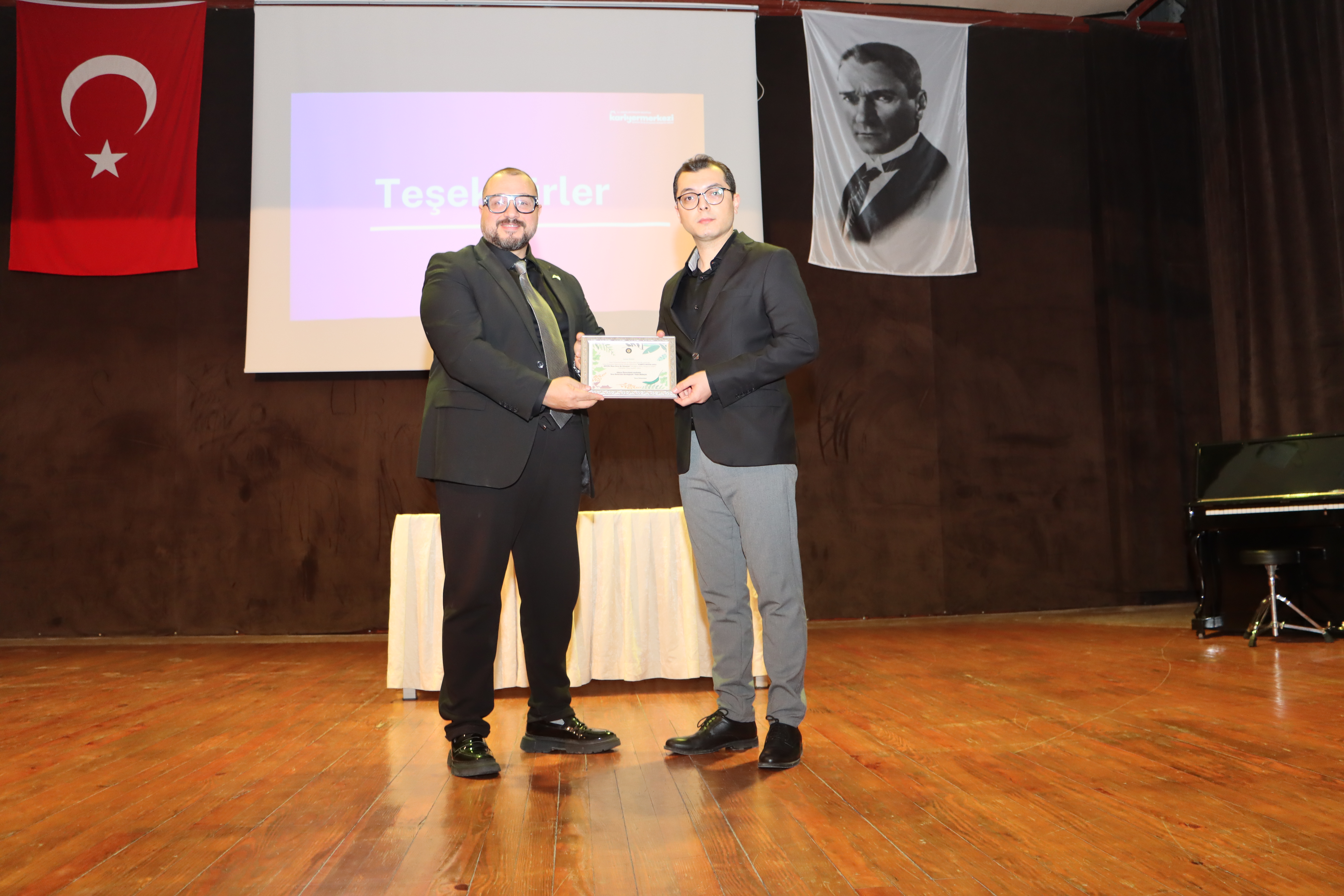 SERKAN ÖZADA İŞLETME BÖLÜMÜ KOORDİNASYONU İLE ÖĞRENCİLERE KAMPÜS MERSİN VE GARAJ MERSİN PROJELERİNİ TANITTI